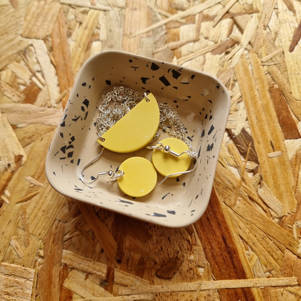Image of Small Square Wheat with Black Terrazzo Dish
