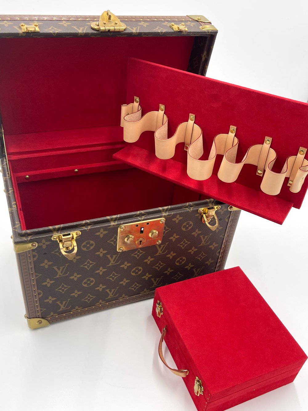 louis vuitton cosmetic trunk