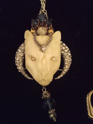 Image of Amulet of the sacred lion