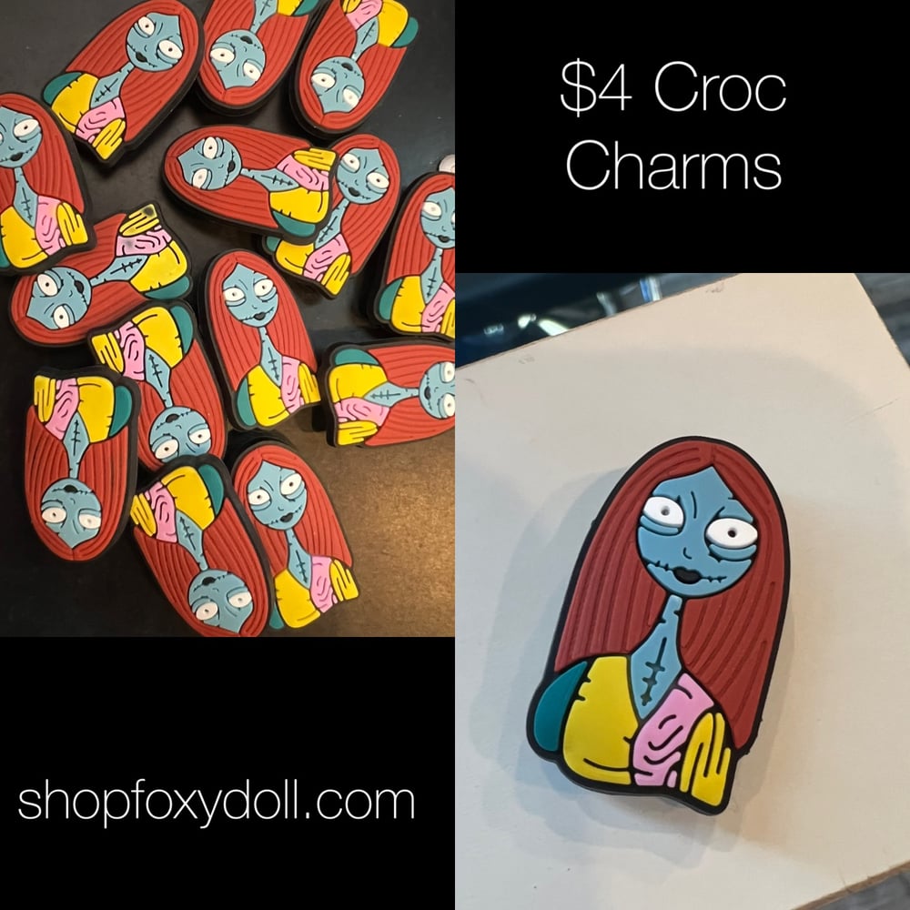 Sally croc charm 