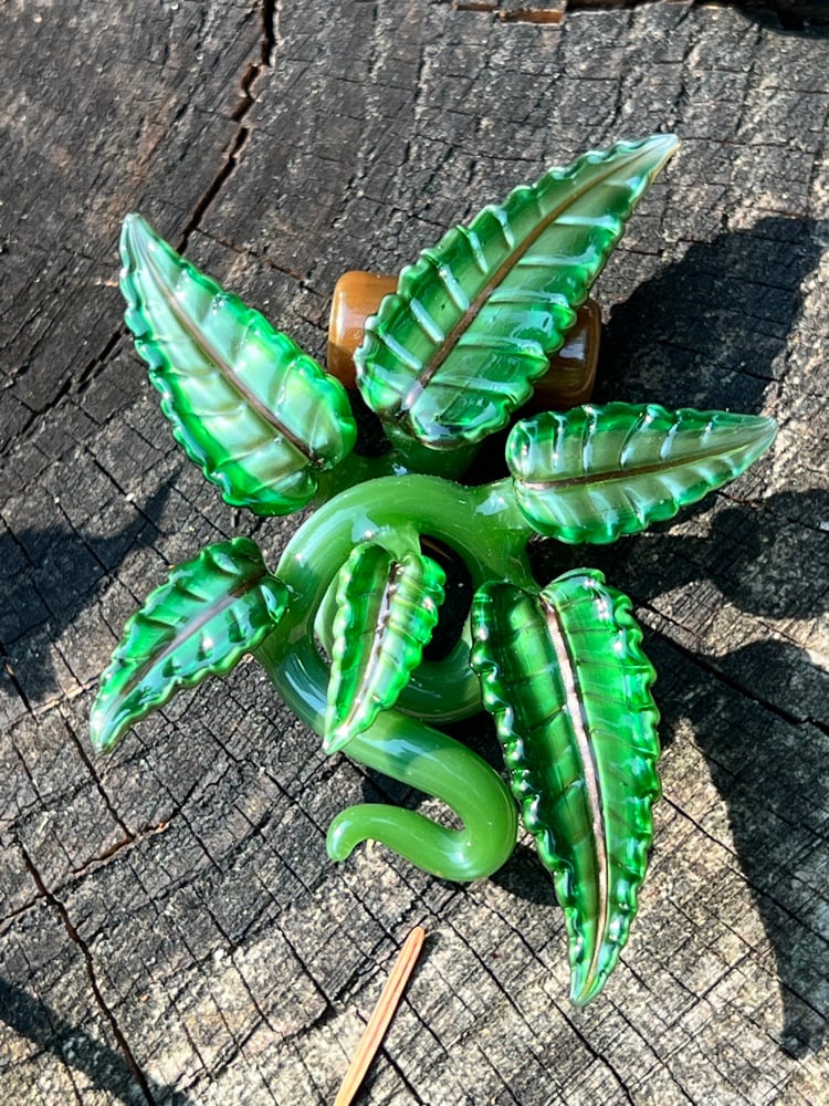 Image of Emerald 6 Leaf Pendant