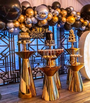 Image of Luxury cake stands gold