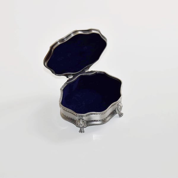 Image of 1980s vintage silver alloy jewelry box x flocking blue velvet