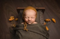 Image 4 of Newborn knitted bonnet green colours