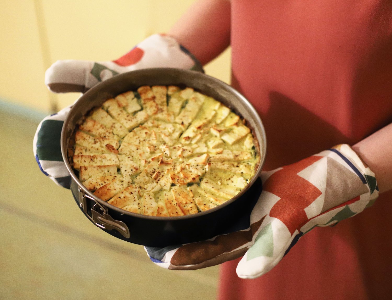 Image of COLOR SHAPES COOKING GLOVE