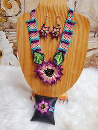 Collar morado