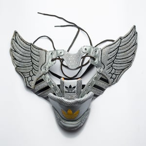 Image of SNEAKER WING MASK / JS AD / SILVER GREY BLACK RFLCTV