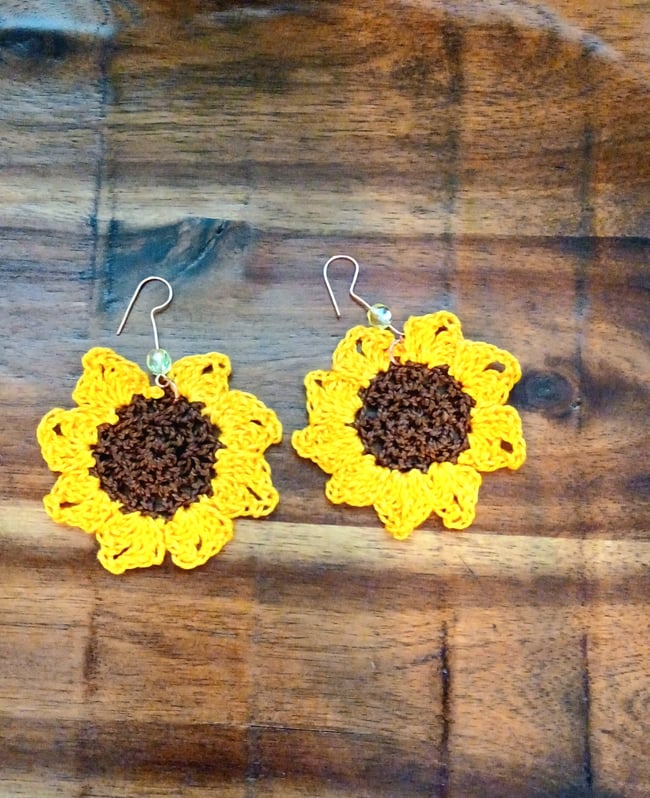 Gold Flower Earrings 🌼 