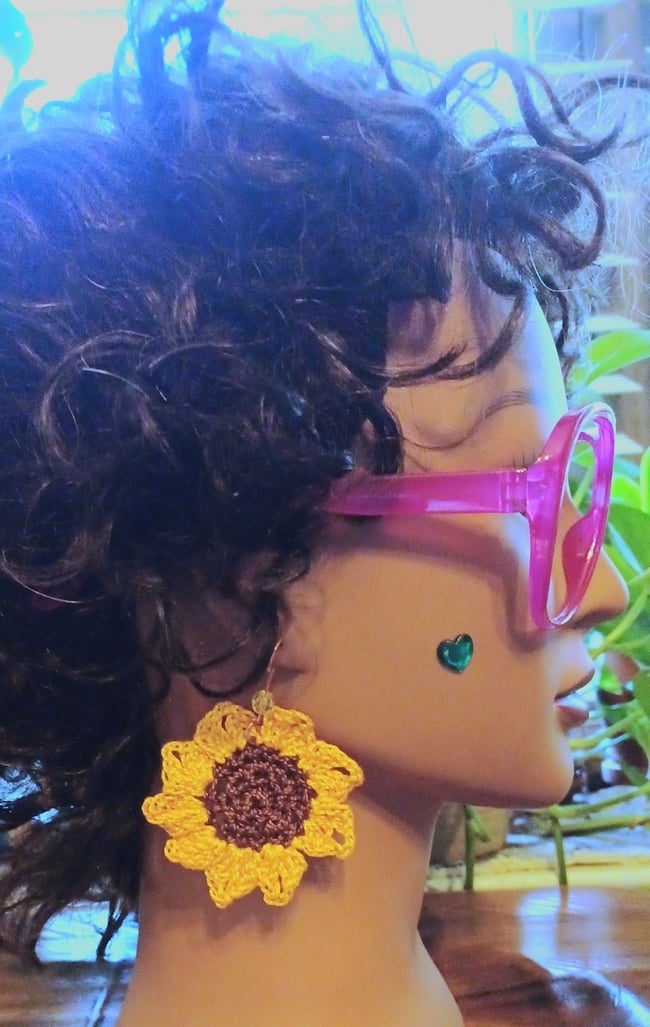 Gold Flower Earrings 🌼 