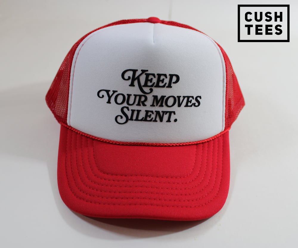 Keep your moves silent (Trucker Hat)  White/Red