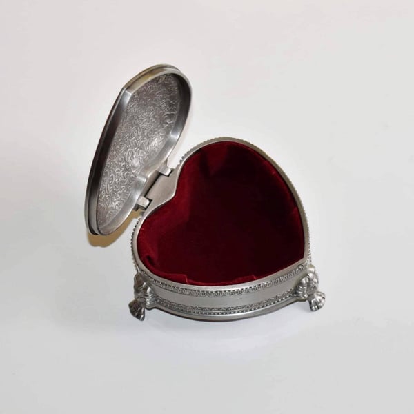 Image of 1980s vintage silver alloy heart shaped jewelry box x flocking red velvet
