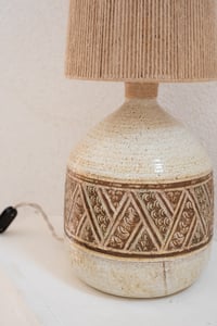 Image 2 of Grande lampe signé Giraud et jute naturel