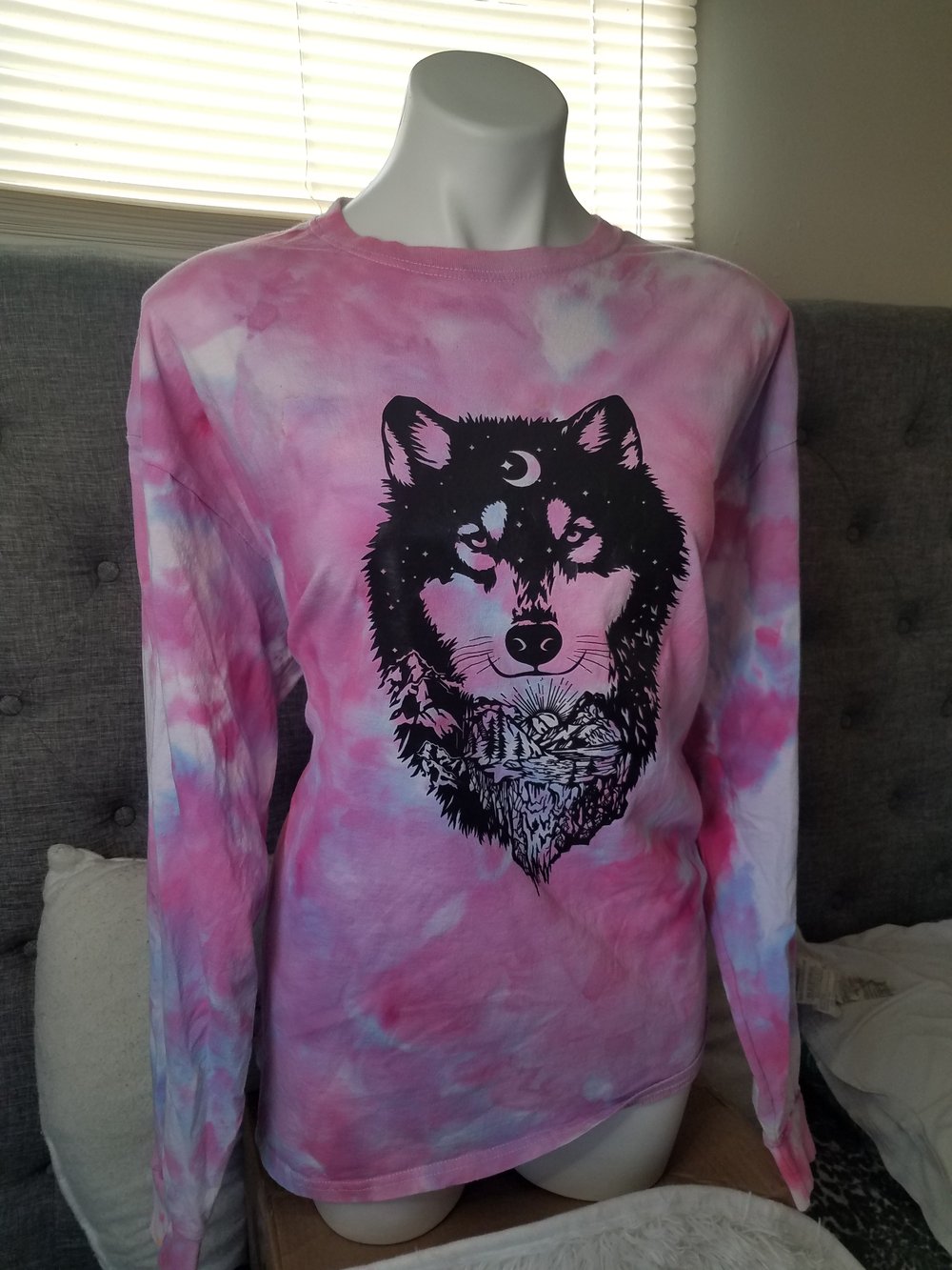 Image of XL Wolf Tye Dye Crewneck