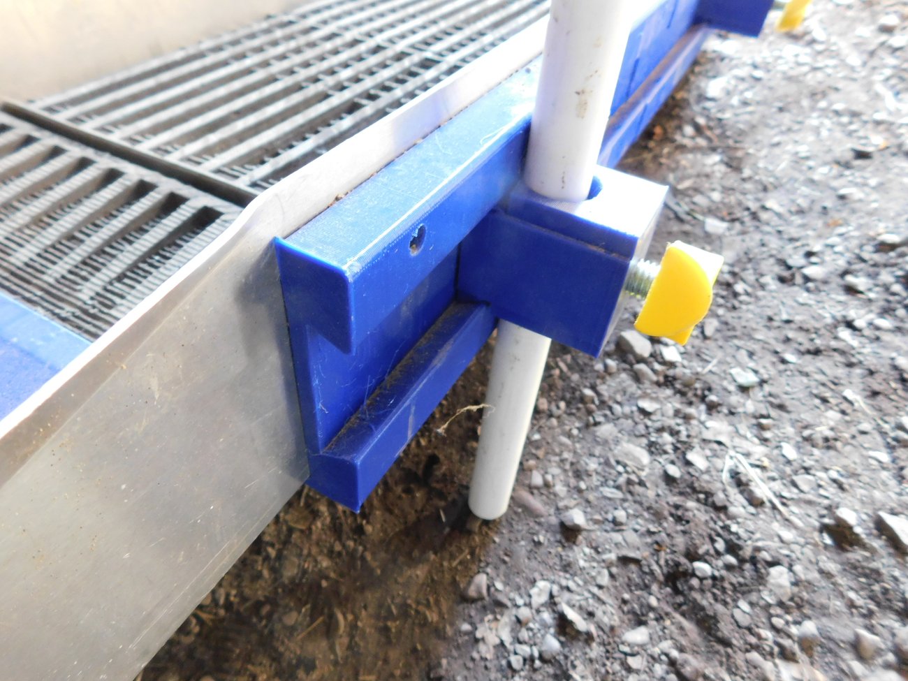 Sliding sluice box levelers for sliding rail PRINTING PROSPECTORS