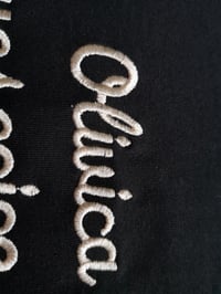 Image 2 of Olivica comía, huesecico al suelo