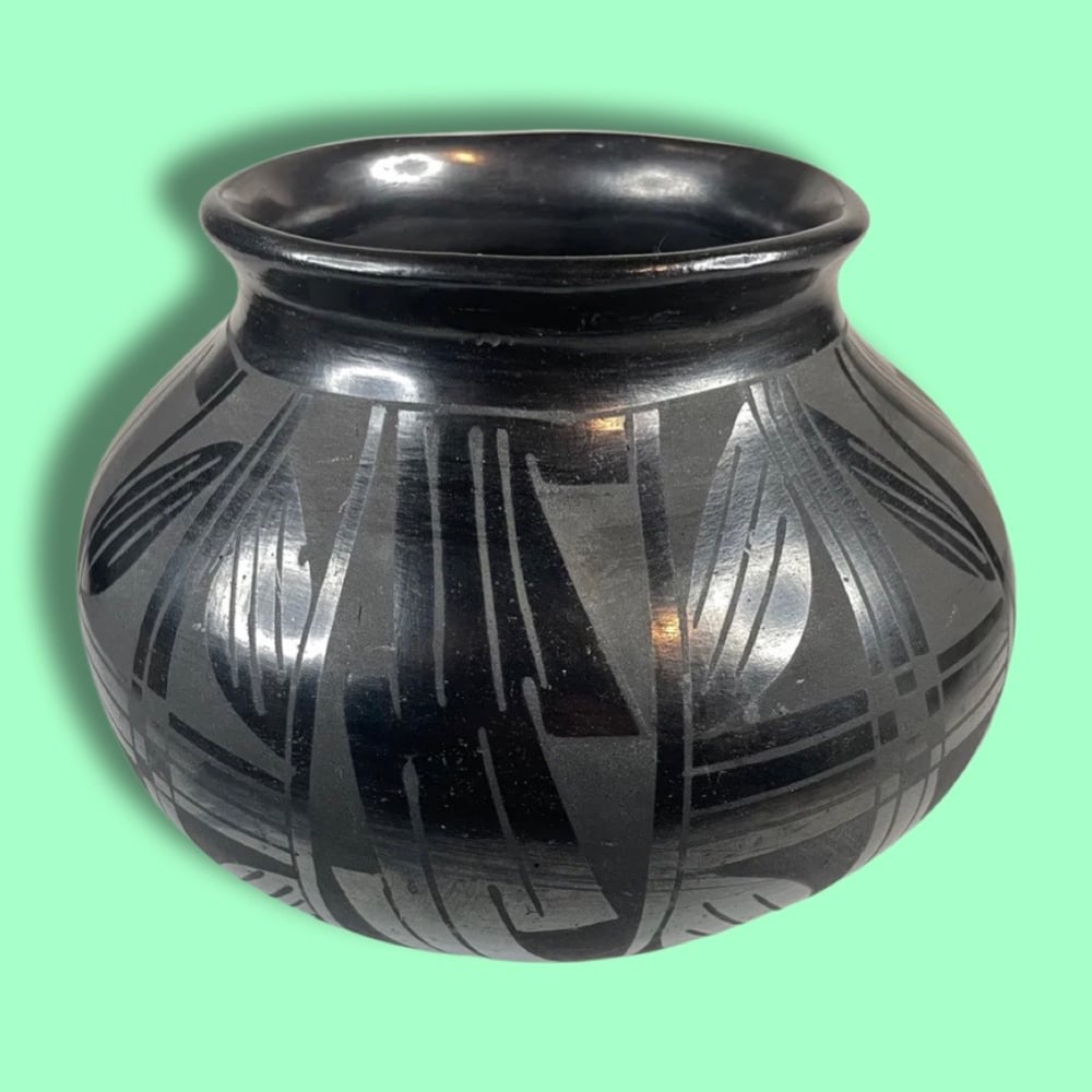 Vase: Vintage Mata Ortiz Blackware Pot (Made in Mexico) 