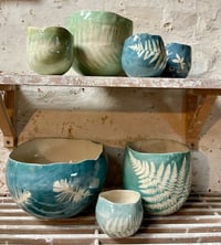 Image 4 of Medium Pinched planter - Forrest Green