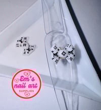 White lv-bow 