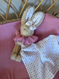 Image 4 of DOUDOU ET SON LANGE OREILLE EN L’AIR COLLECTION AMOUR