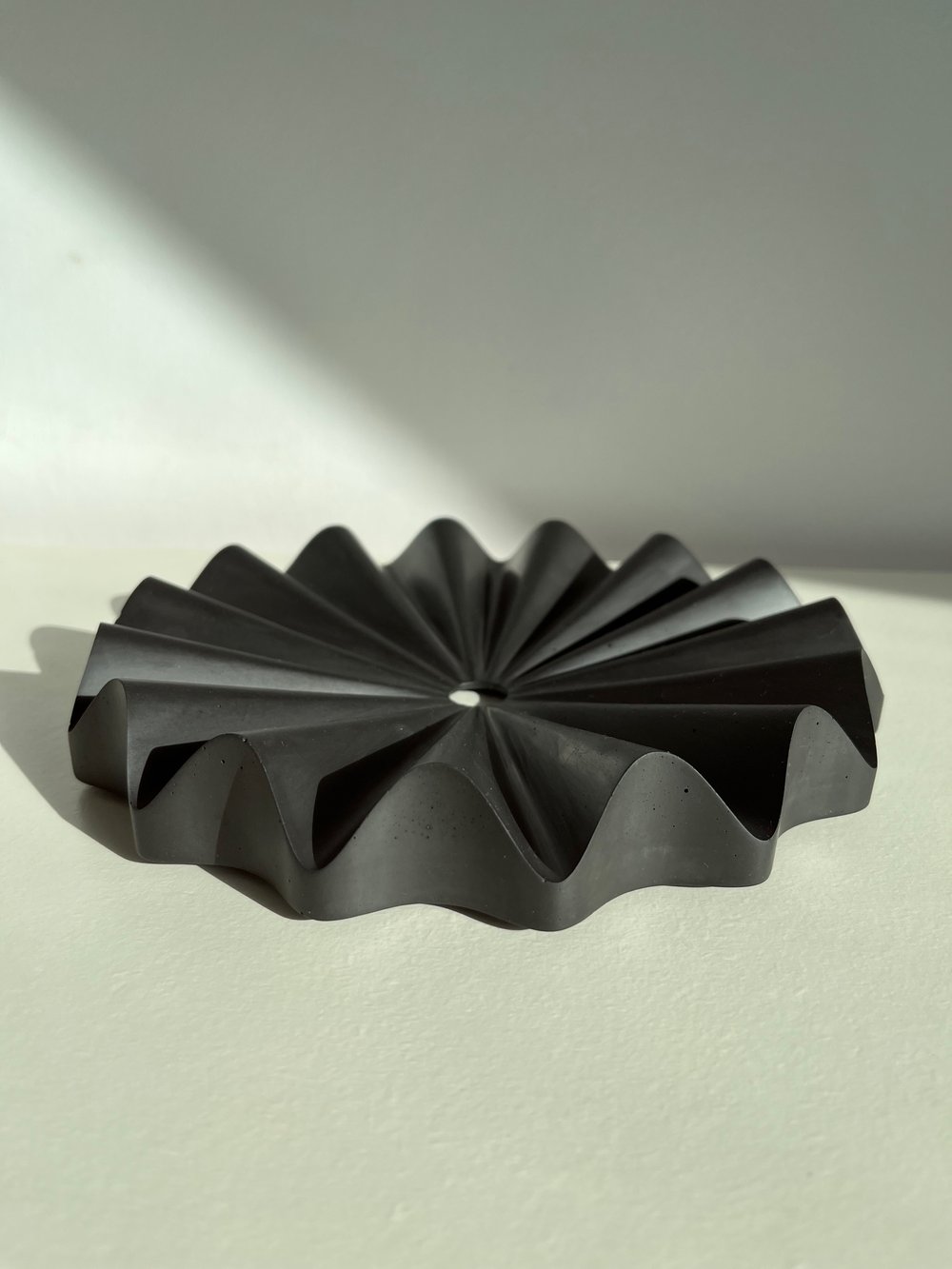 Image of Round Wavy Tray Holder 