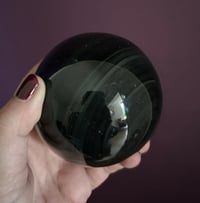 Image 2 of Sublime boule d’obsidienne œil céleste naturelle et support en laiton et cuivre, XIXème siecle