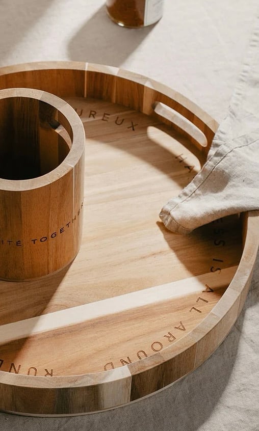 Image of Plateau Rond en acacia "HAPPYNESS"