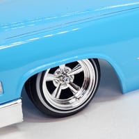 Image 2 of 1:25 15" Supremes