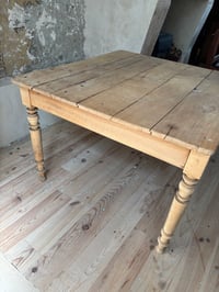 Image 3 of La table carrée
