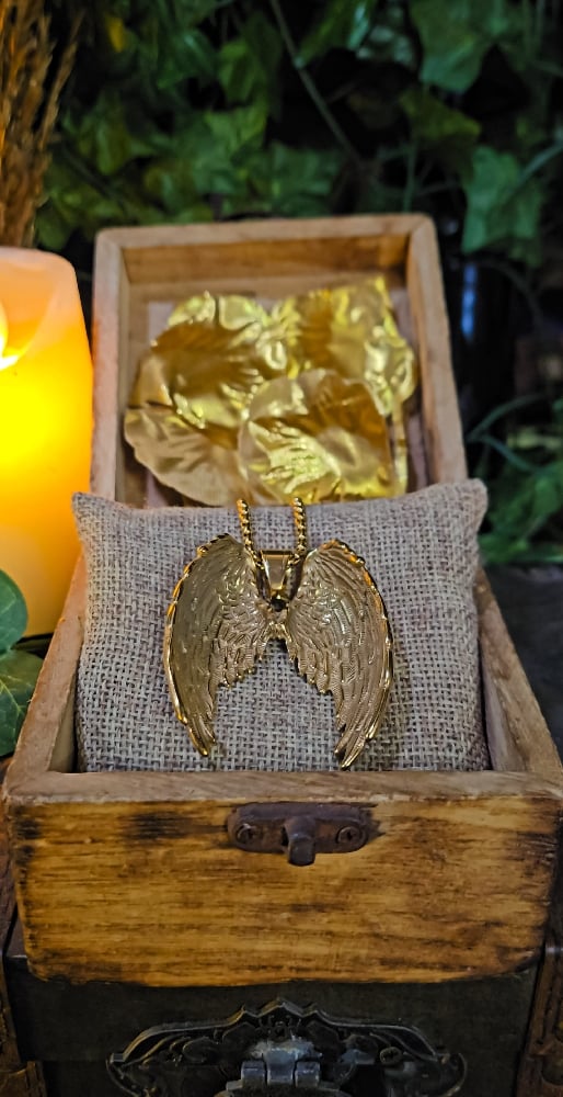 ๐The Armored Kingdom Golden Guardian Wings of Glory Necklace