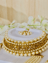 Image 4 of White and Gold Pearl Delight Kundan Set (choker, maala, earrings, tika)