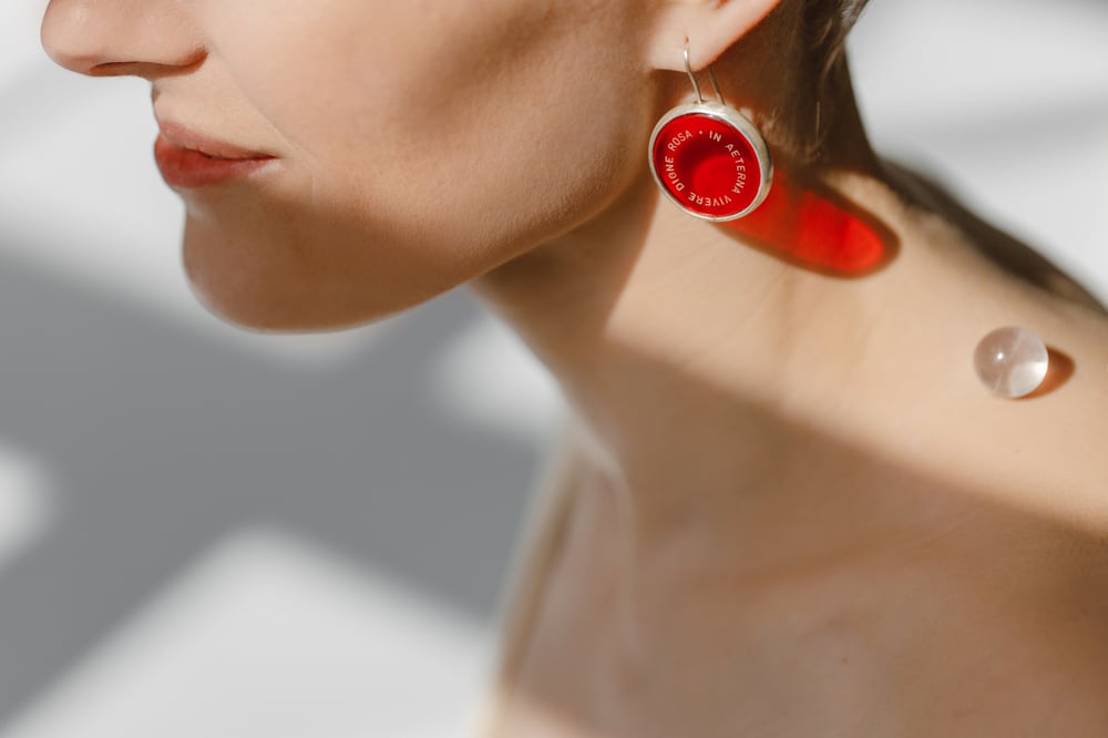 Image of "Worthy to live amid.." silver earrings with red plexiglass · IN AETERNA VIVERE DIGNE ROSA · 