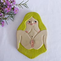 Image 2 of Curvy Girl Plate - Lime 2