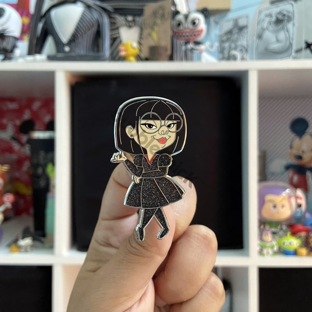 Image of Edna Pin and Charm