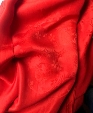 Image of Rød kimono af silke med damask mønstre