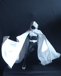 Image 2 of Marvel Legends / Mezco Moon Knight 