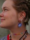 Boucles d'oreille fleur bleue 