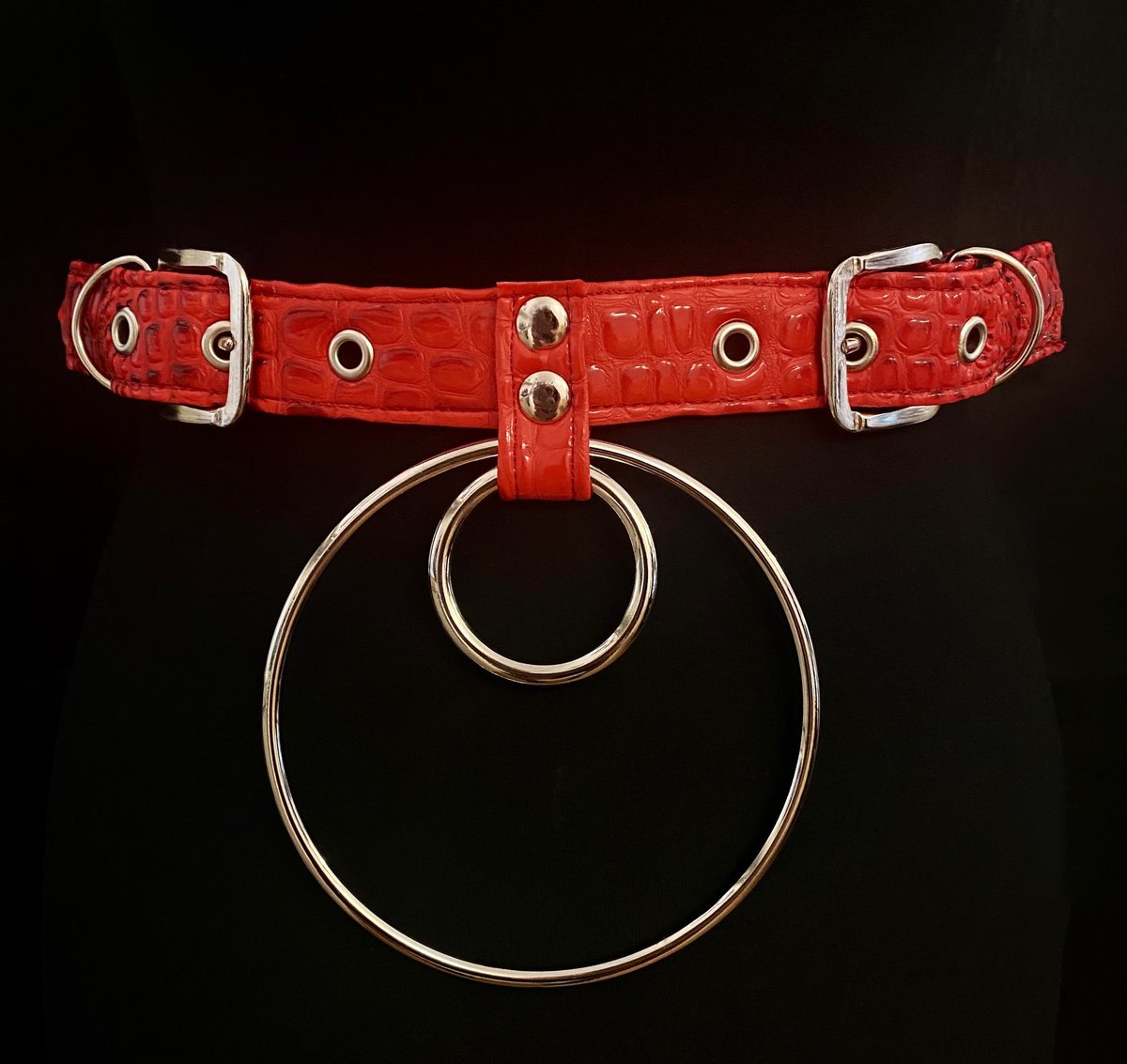 Giant ring red vegan croc belt