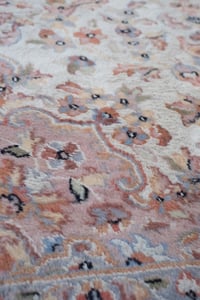 Image 4 of Tapis ancien d'Iran en soie et laine