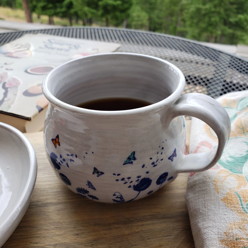 Image of Butterfly Friend Globe Mug Pre-order August 2022: Specify Color Choice