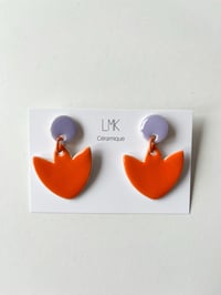 Paire de boucles d’oreilles céramique PETALAMA INVERSA lavande et orange 