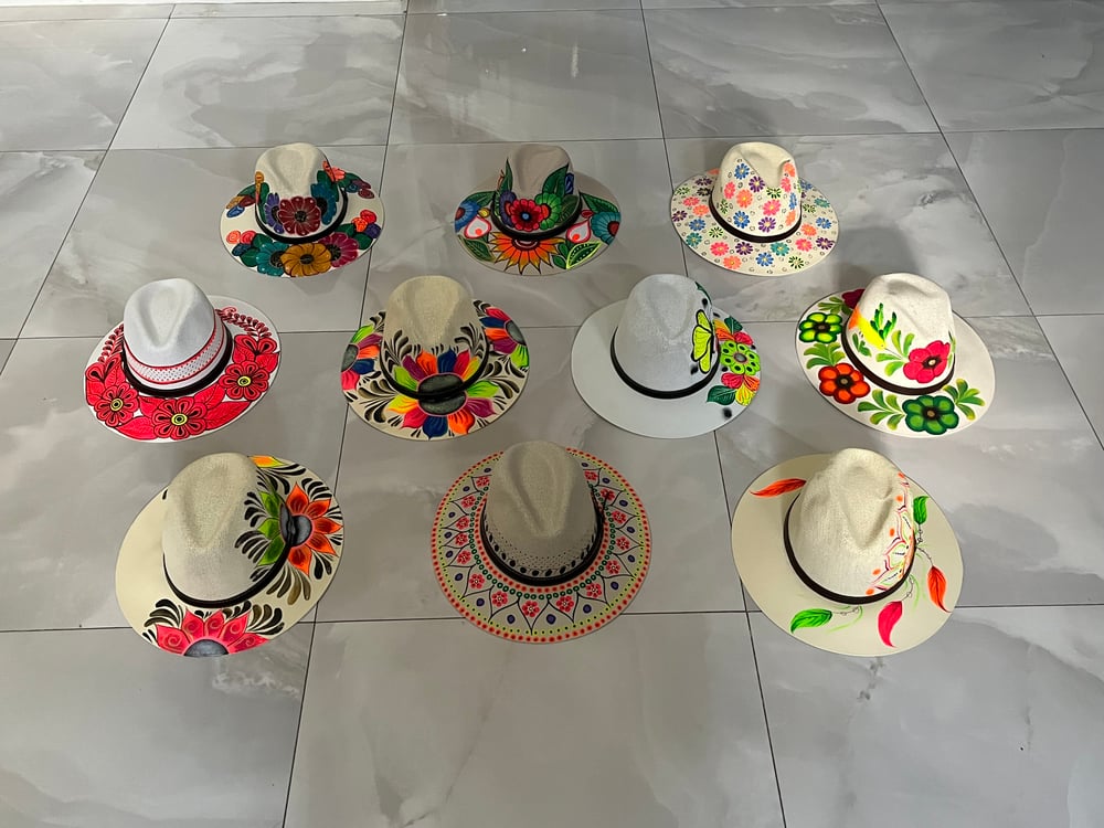 Image of White and Cream sombreros