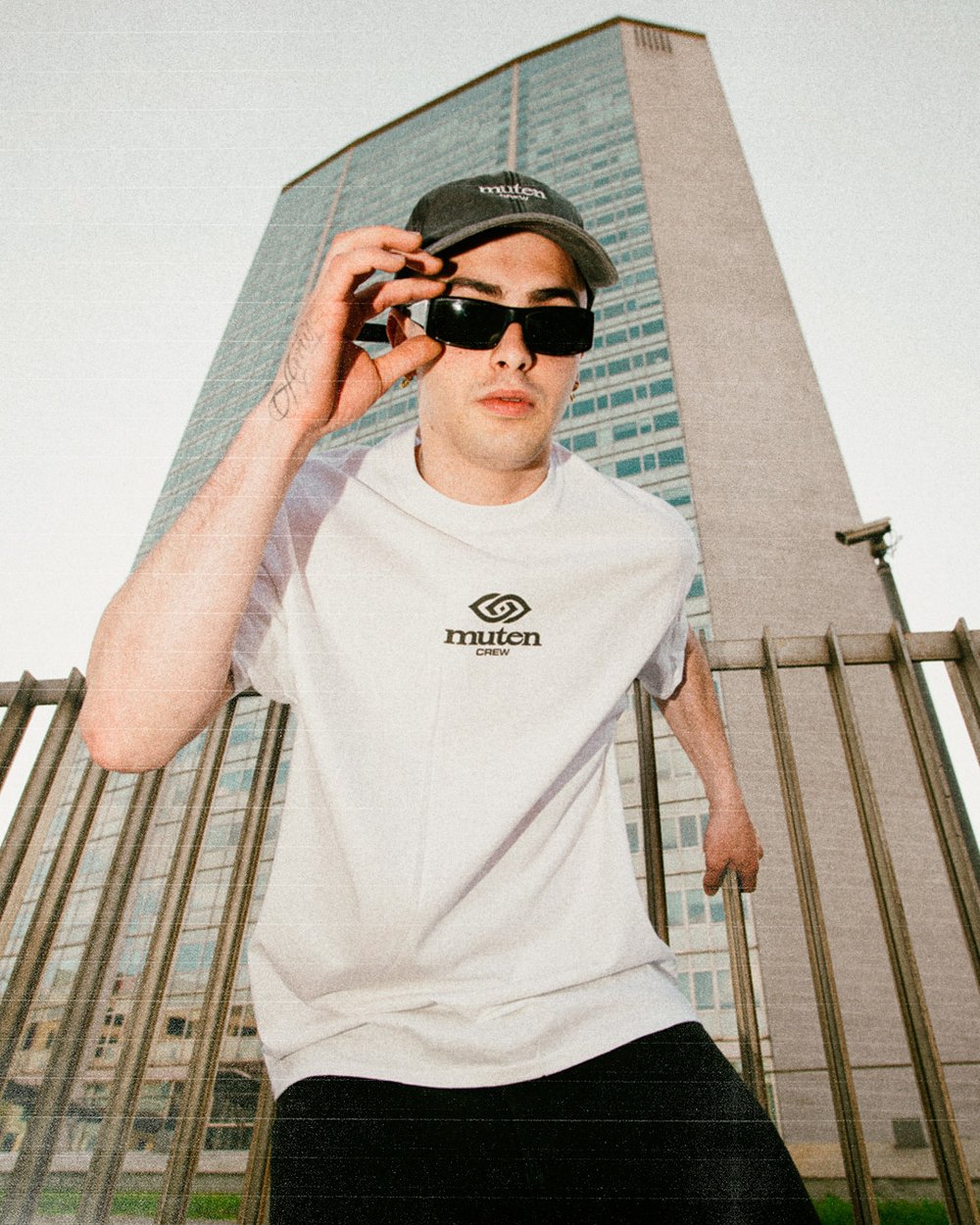 LOGO LOOP TEE