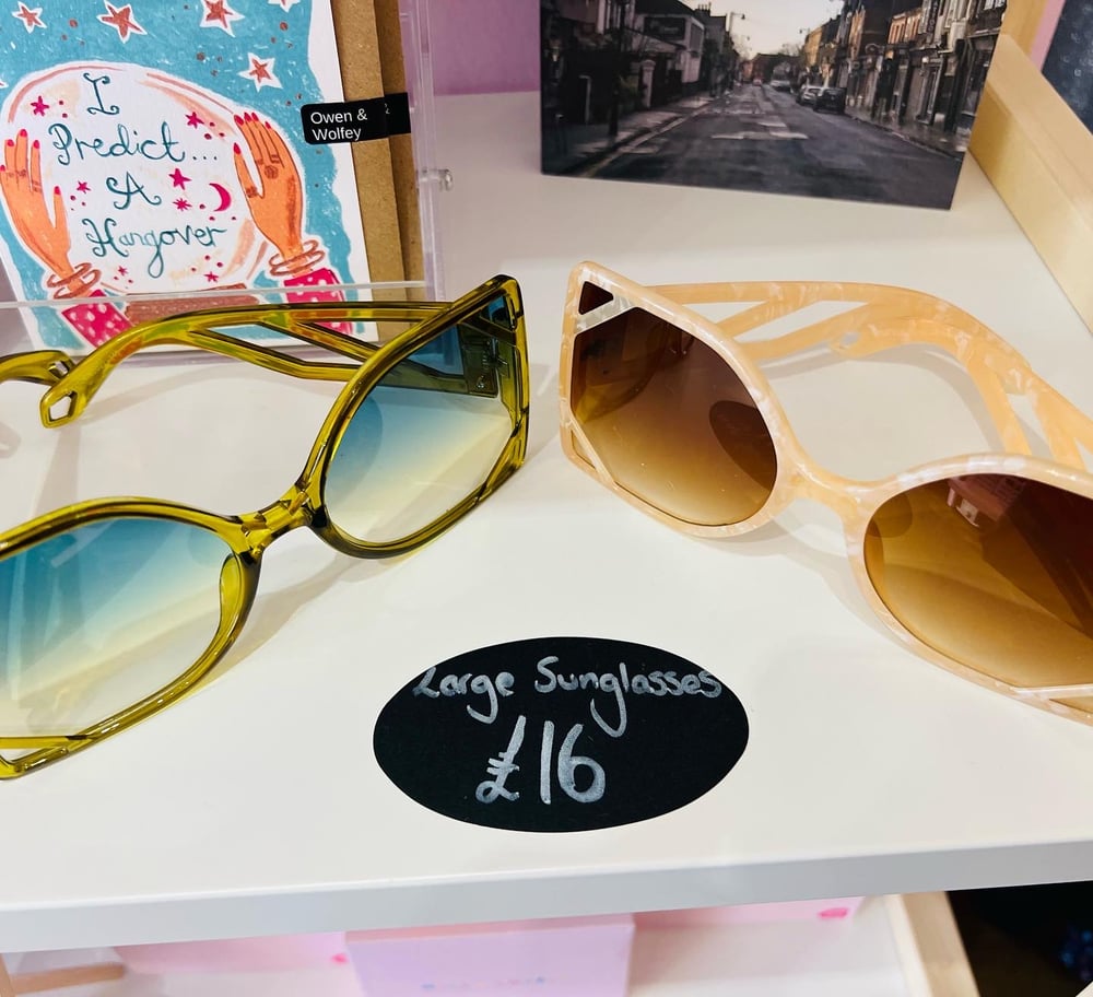 Image of 70s inspired sunnies 