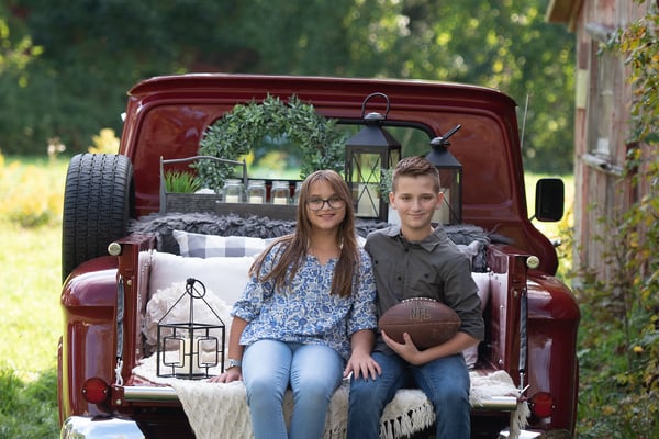 Image of RED TRUCK MINIS  Saturday October 8th $275 ($100 deposit to reserve your session)