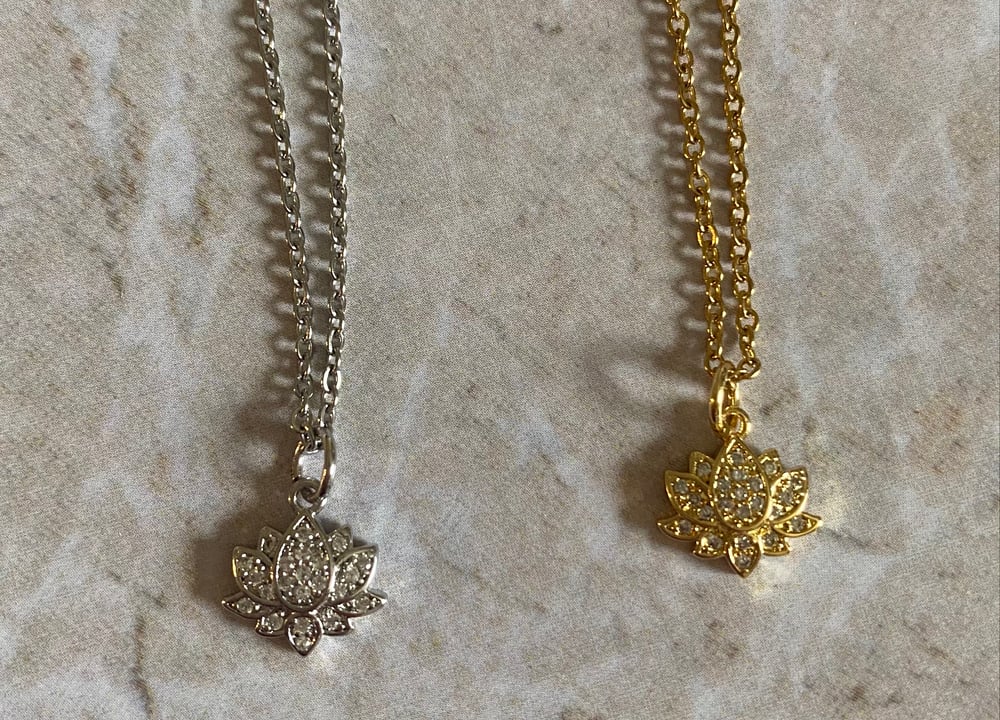 Lotus pendant Necklace