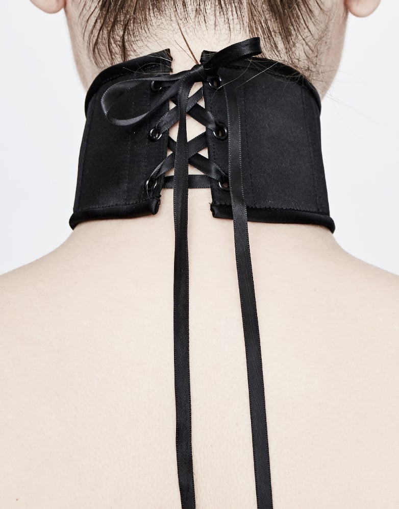 Image of CANICE SILK POSTURE COLLAR BLACK