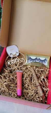 Image 2 of 2B Luxury Lash Box Gift sets