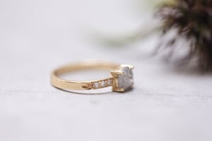 Image of *SALE - was £2400* 18ct gold pale grey oval rose-cut diamond ring (IOW120)