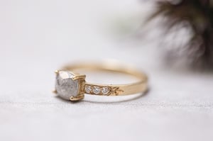 Image of *SALE - was £2400* 18ct gold pale grey oval rose-cut diamond ring (IOW120)