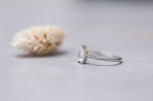 Image of  Platinum pear shape white diamond ring (IOW152)